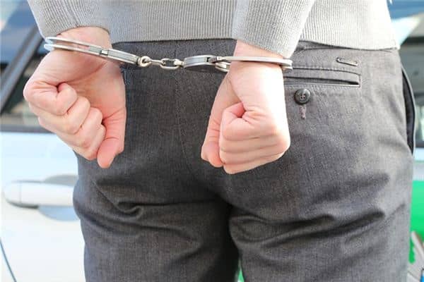 梦见被拘留是什么意思 梦见被拘留是什么意思