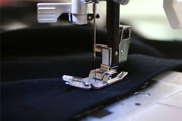 梦见缝补衣服是什么意思 梦见缝补衣服是什么意思