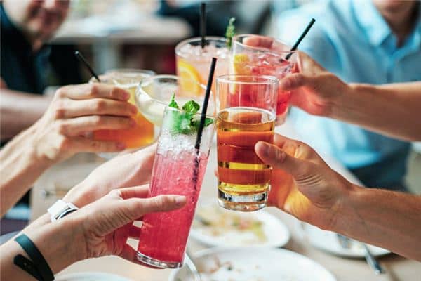 梦见畅饮是什么意思 梦见畅饮是什么意思