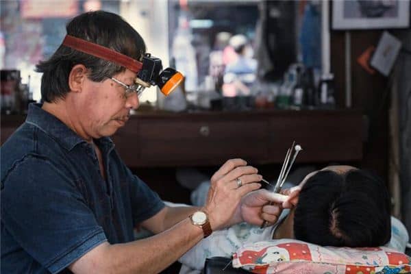 梦见挖耳朵是什么预兆 梦见挖耳朵是什么预兆