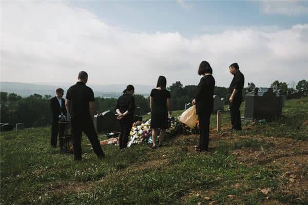 梦见穿孝服是什么意思 梦见穿孝服是什么意思