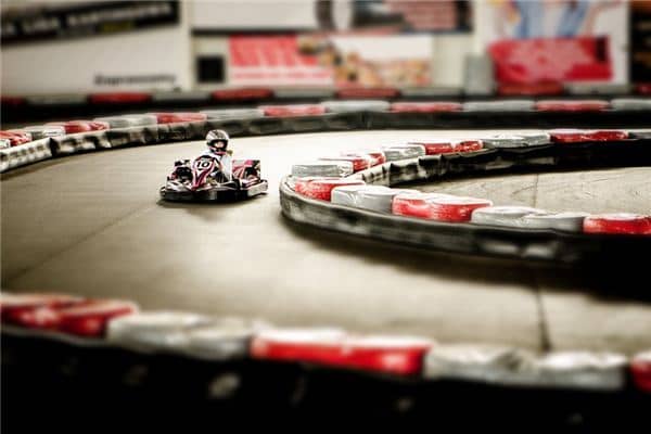 梦见驾车是什么意思 梦见驾车是什么意思