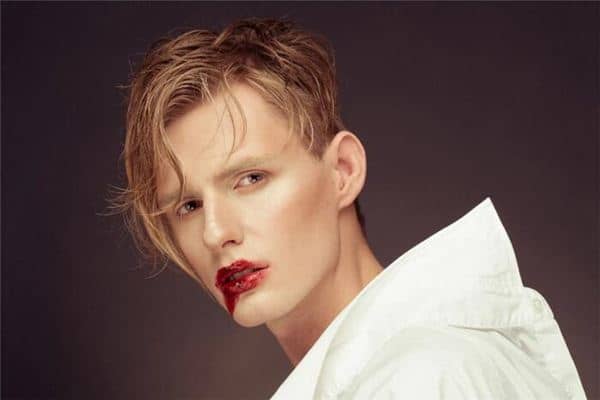 梦见朋友吐血是什么意思 梦见朋友吐血是什么意思