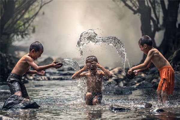 梦见男人洗澡是什么意思 梦见男人洗澡是什么意思