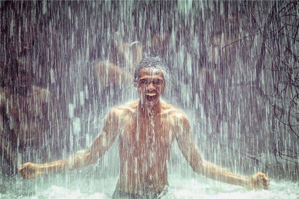 梦见淋浴是什么意思 梦见淋浴是什么意思