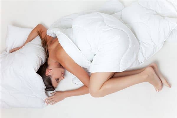 梦见裸体睡觉是什么意思 梦见裸体睡觉是什么意思