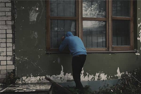 梦见偷窥是什么意思 梦见偷窥是什么意思