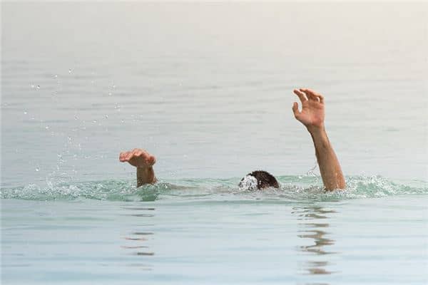 梦见被水冲走是什么意思 梦见被水冲走是什么意思