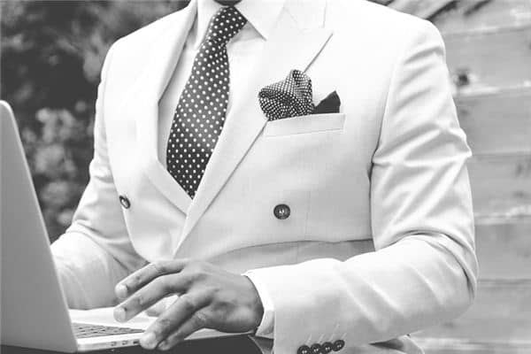 梦见穿白西装是什么意思 梦见穿白西装是什么意思