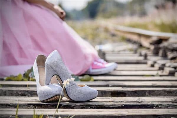 梦见鞋跟断了是什么意思 梦见鞋跟断了是什么意思