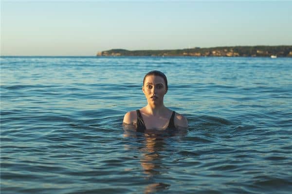 梦见別人洗澡是什么意思 梦见別人洗澡是什么意思