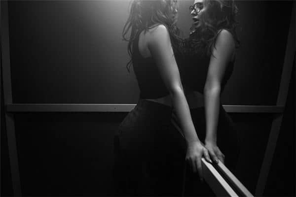 梦见被困电梯是什么意思 梦见被困电梯是什么意思