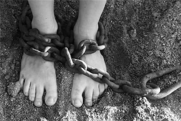 梦见手脚被绑是什么意思 梦见手脚被绑是什么意思