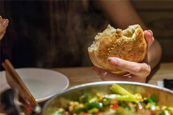 梦见吃饼是什么意思 梦见吃饼是什么意思