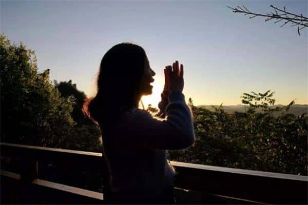 梦见呼喊是什么意思 梦见呼喊是什么意思