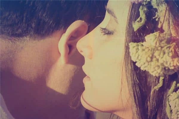 梦见耳语是什么意思 梦见耳语是什么意思