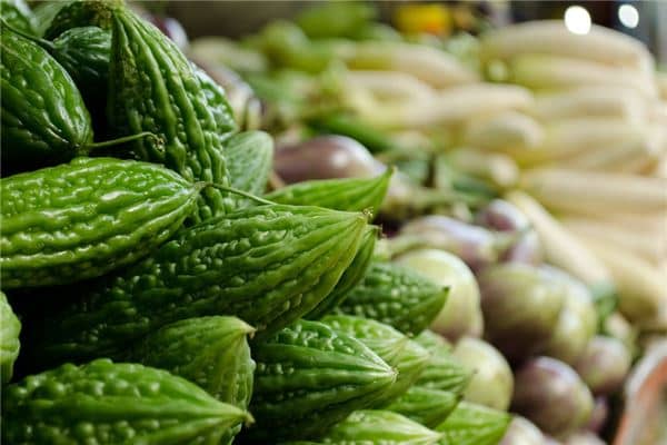 梦见摘苦瓜是什么意思 梦见摘苦瓜是什么意思