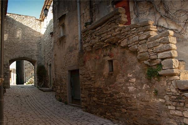 梦见迁移破屋是什么意思 梦见迁移破屋是什么意思