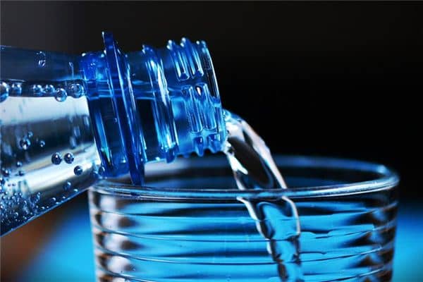 梦见自己喝水是什么意思 梦见自己喝水是什么意思