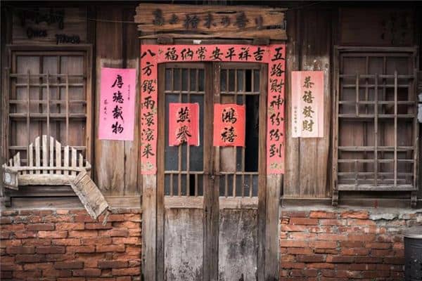 梦见贴春联是什么意思 梦见贴春联是什么意思