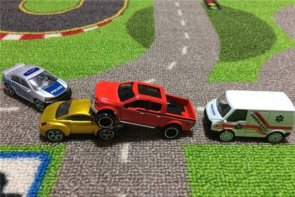 梦见被车撞是什么意思 梦见被车撞是什么意思