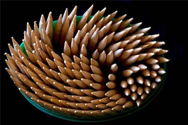 梦见剔牙齿是什么意思 梦见剔牙齿是什么意思