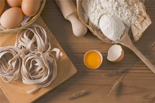 梦见吃生鸡蛋是什么预兆 梦见吃生鸡蛋是什么预兆