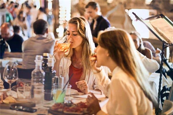 梦见别人吃饭是什么预兆 梦见别人吃饭是什么预兆