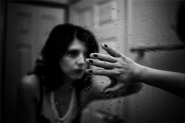 梦见擦镜子是什么意思 梦见擦镜子是什么意思