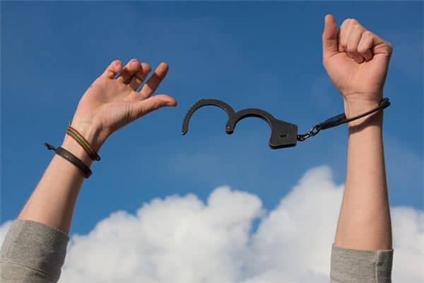 梦见无罪释放是什么意思 梦见无罪释放是什么意思