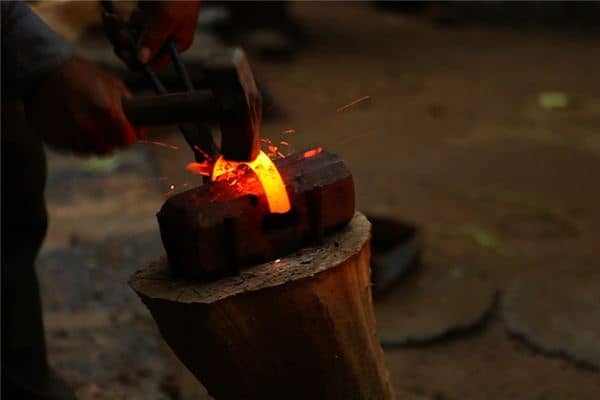 梦见打铁是什么意思 梦见打铁是什么意思