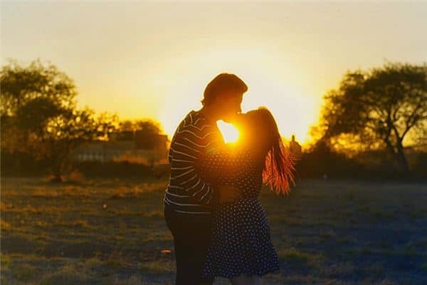 梦见和男朋友接吻 梦见和男朋友接吻