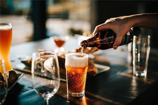 梦见喝啤酒 梦见喝啤酒