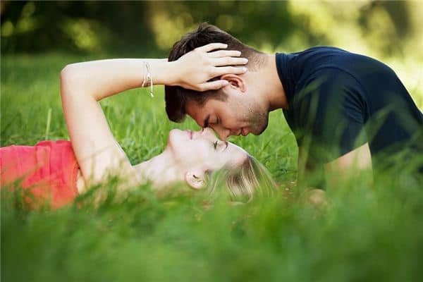 梦见拈花惹草是什么意思 梦见拈花惹草是什么意思