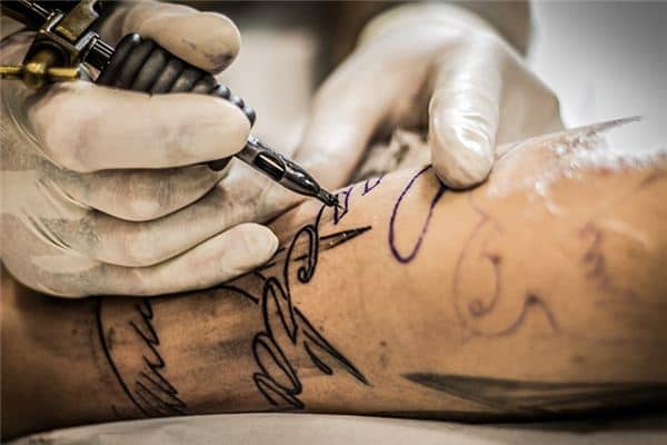 梦见别人纹身是什么意思 梦见别人纹身是什么意思