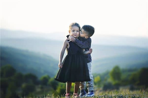 梦见被强吻是什么意思 梦见被强吻是什么意思