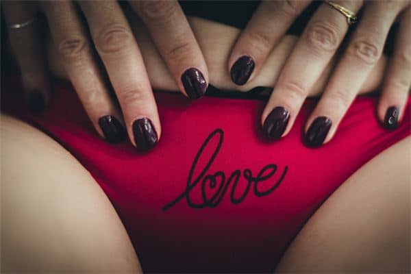 梦见穿红内裤是什么意思 梦见穿红内裤是什么意思