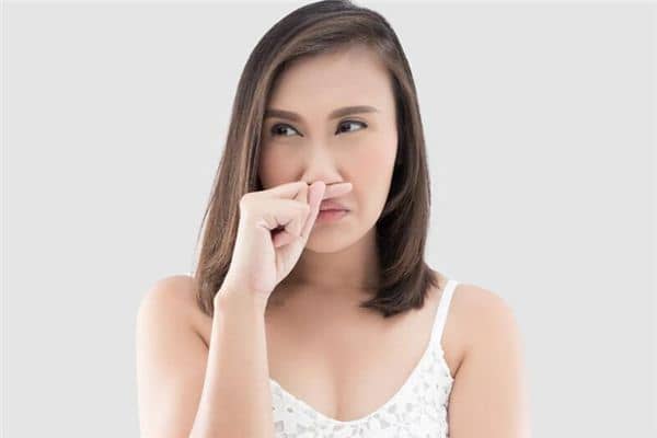 梦见别人放屁是什么意思 梦见别人放屁是什么意思