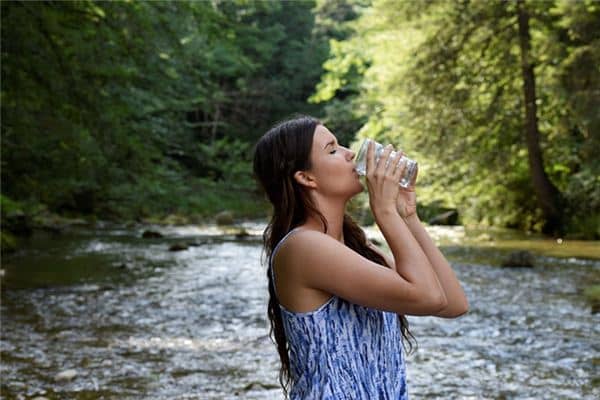 梦见自己喝水 梦见自己喝水