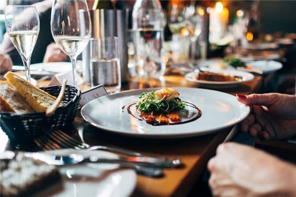 梦见晚餐是什么意思 梦见晚餐是什么意思