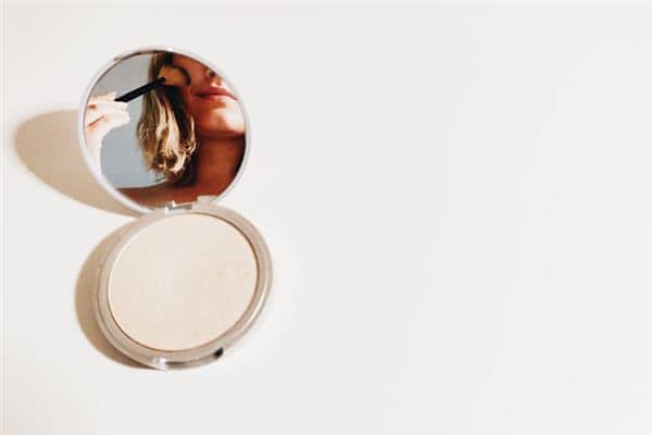 梦见擦粉是什么意思 梦见擦粉是什么意思