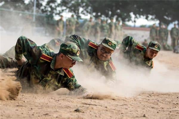 梦见匍匐前进是什么意思 梦见匍匐前进是什么意思