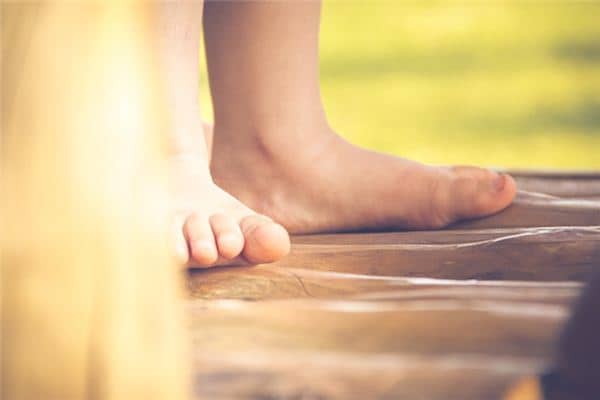 梦见忘记穿鞋是什么意思 梦见忘记穿鞋是什么意思