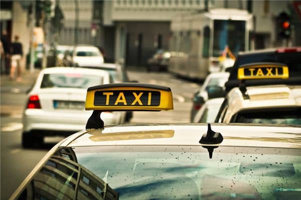 梦见坐的士是什么意思 梦见坐的士是什么意思
