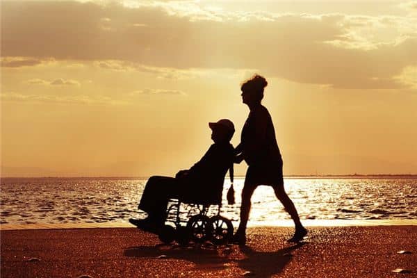 梦见坐轮椅是什么意思 梦见坐轮椅是什么意思