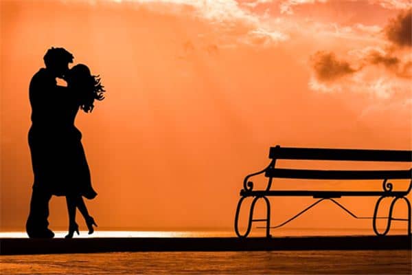 梦见被摸屁股是什么意思 梦见被摸屁股是什么意思