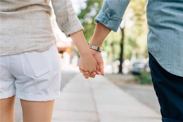 梦见牵手是什么意思 梦见牵手是什么意思