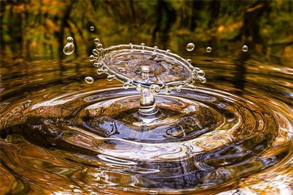 梦见水:自在水中,大吉之兆