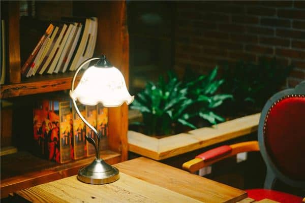 梦见书桌是什么意思 梦见书桌是什么意思