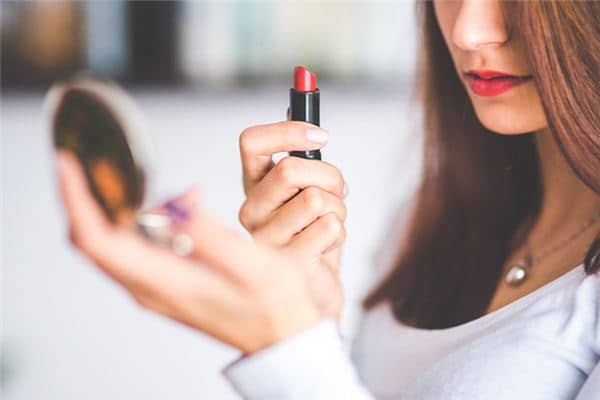 梦见捡到镜子是什么意思 梦见捡到镜子是什么意思